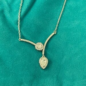 Stunning Silver Teardrop Necklace